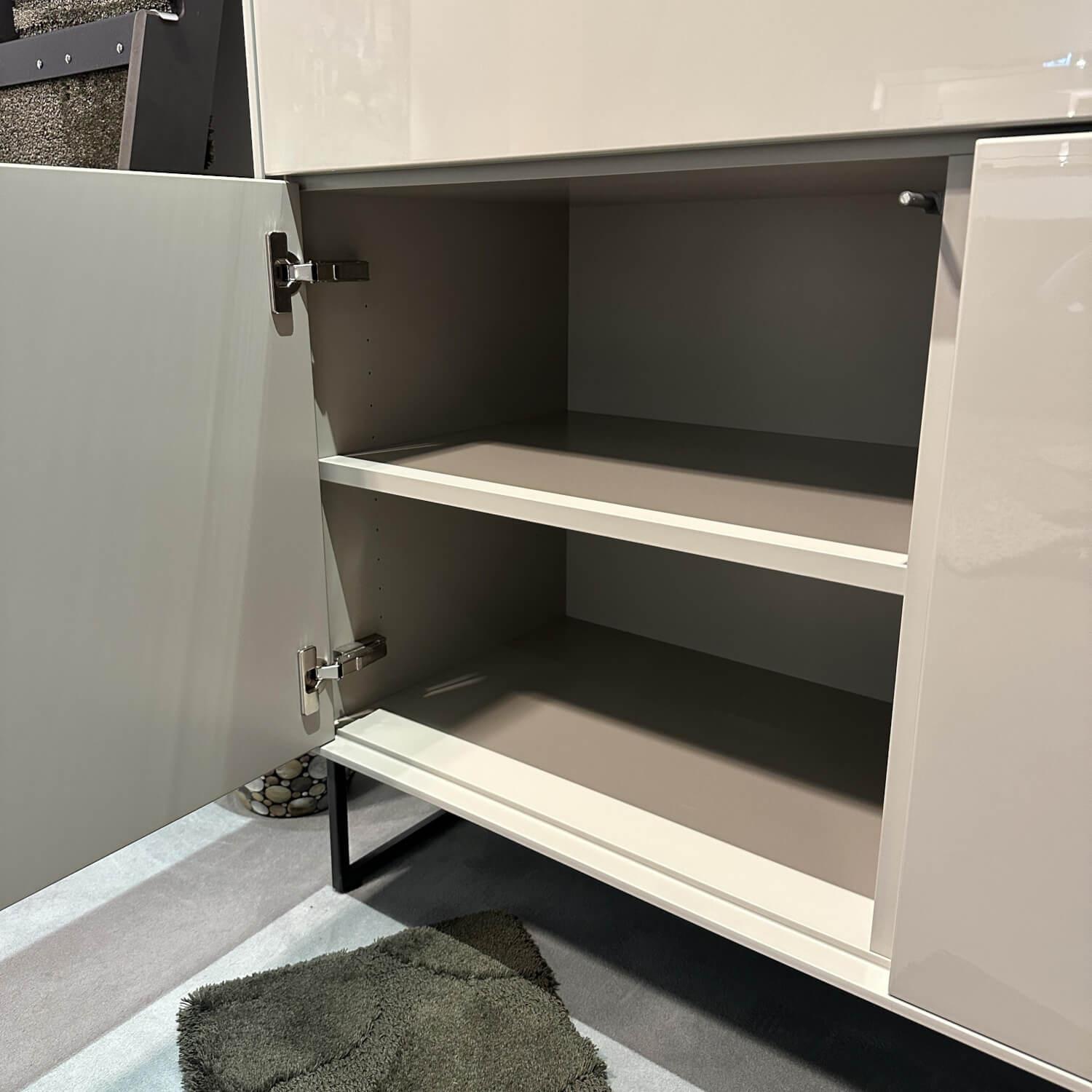 WK Wohnen - Highboard WK 419 Intono Lack Muschelgrau Rahmengestell Schwarz Pulverbeschichtet - 4