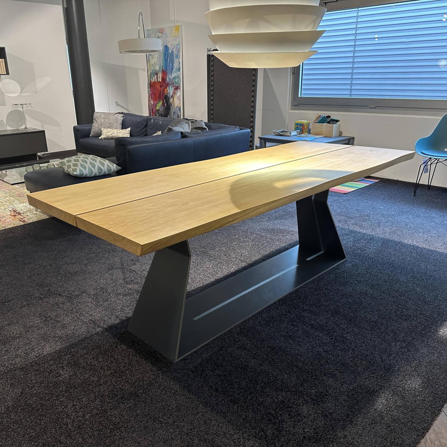 Riva1920 - Esstisch Bedrock Massivholz Eiche Geölt Gestell Eisen Lackiert Schwarz - 7