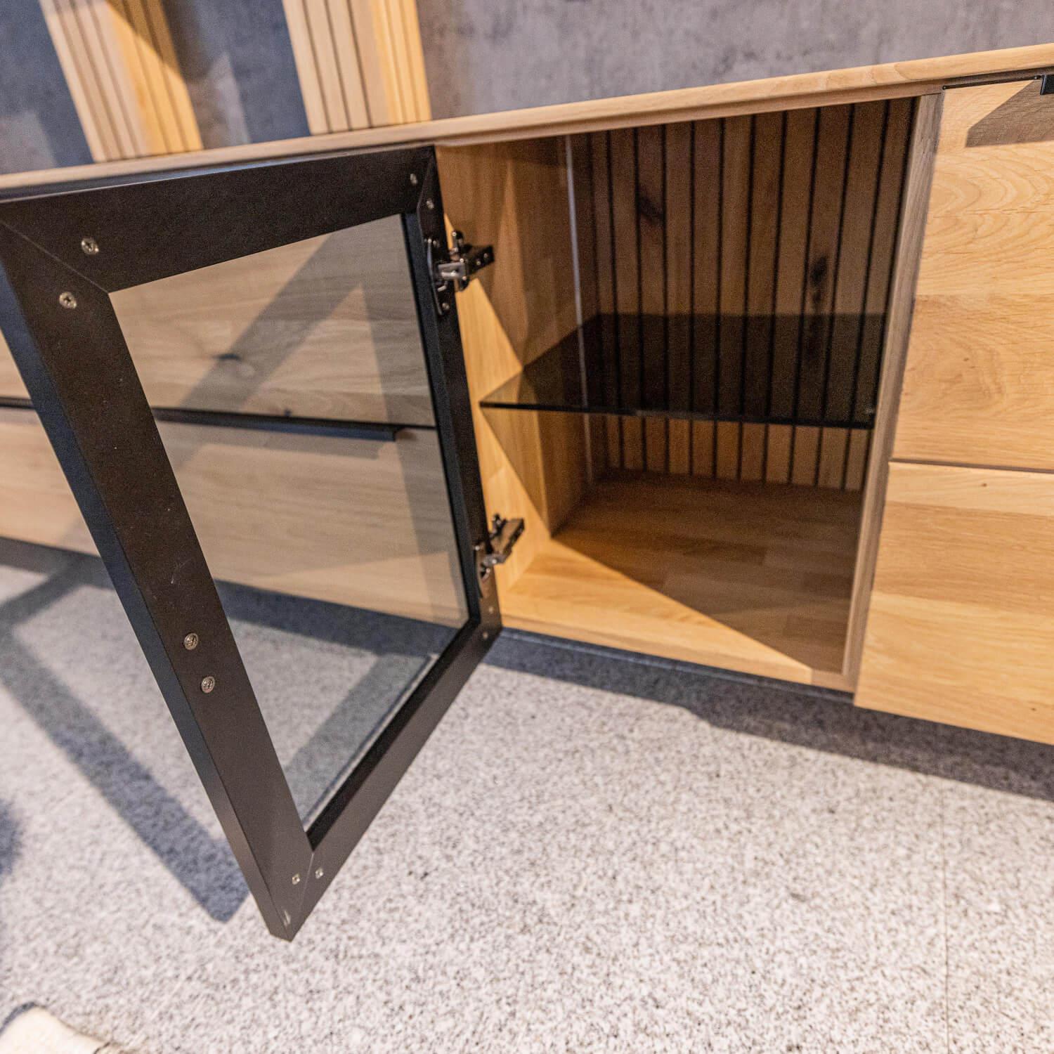 WK Wohnen - Wohnwand WK 490 Baristo Asteiche Bianco Rillenoptik Glas Anthrazit Inklusive LED Beleuchtung - 10