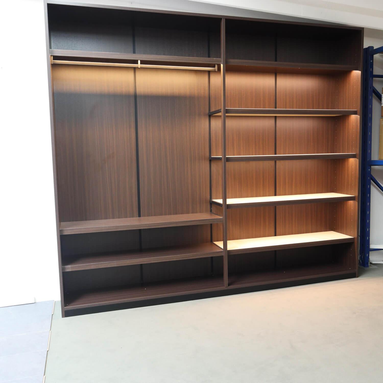 Porro - Schrankwand Struktur Eukalyptusfarben Fachböden Bezug Ecoleder Mit Beleuchtung - 3