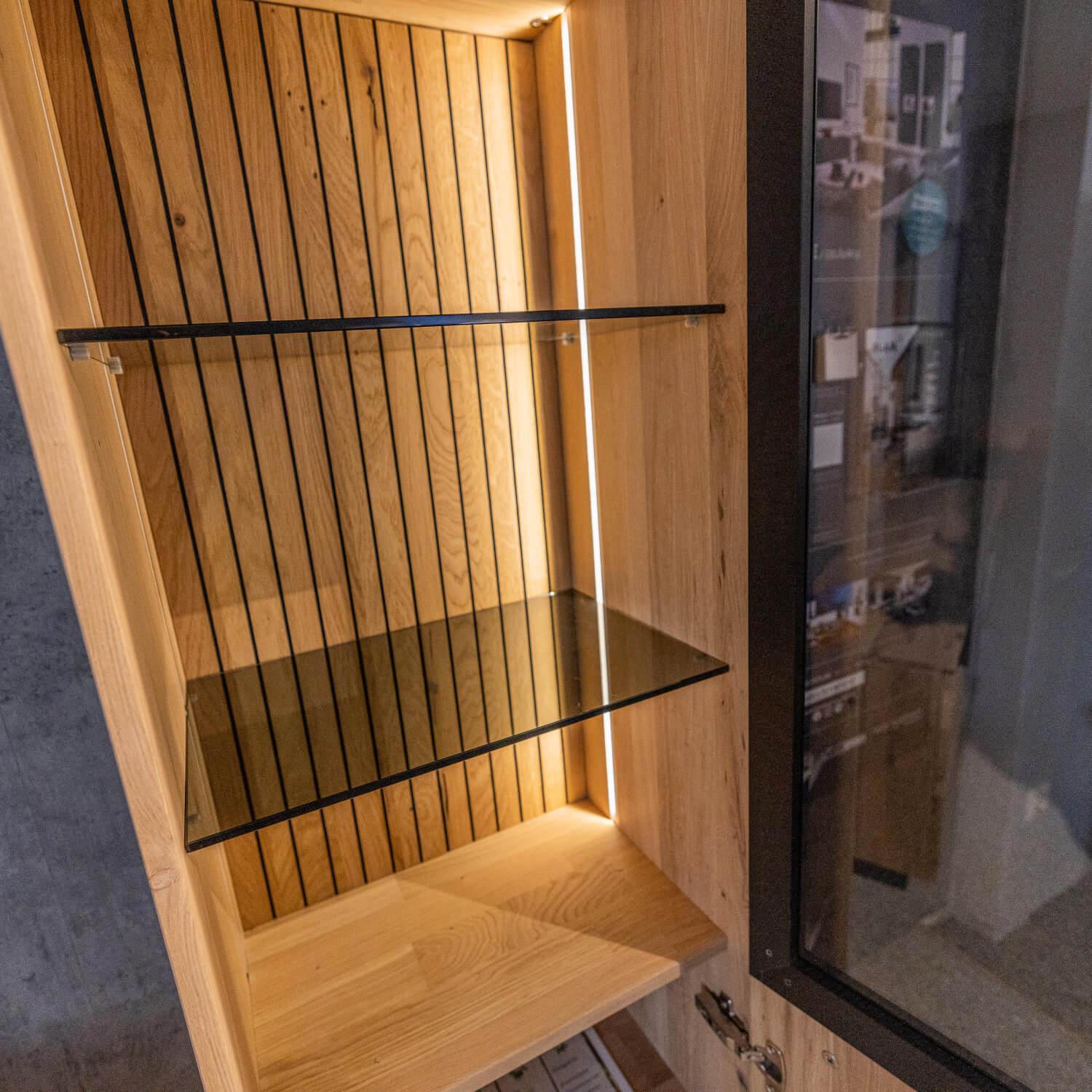 WK Wohnen - Wohnwand WK 490 Baristo Asteiche Bianco Rillenoptik Glas Anthrazit Inklusive LED Beleuchtung - 20