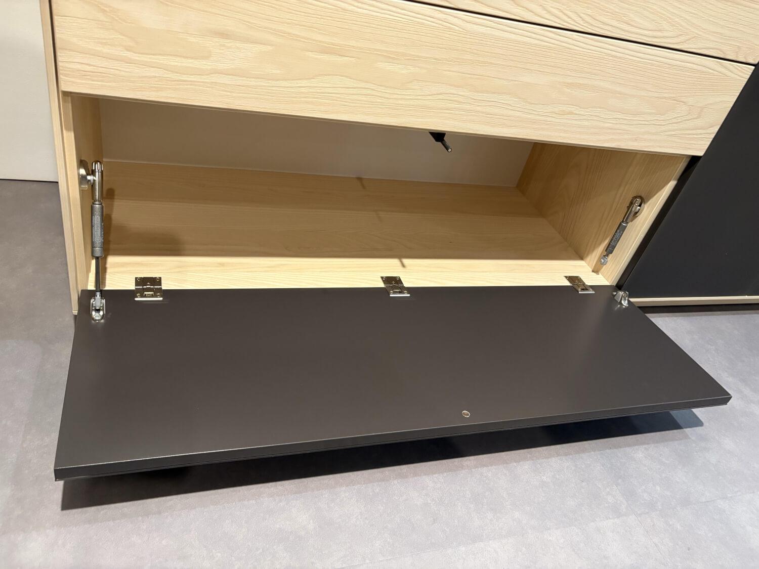 Anrei - Puro Wave Highboard W40 Esche Massiv Gebeizt Weiß Geölt Tür Farbglas Satiniert Zartbitter Schwarz - 9