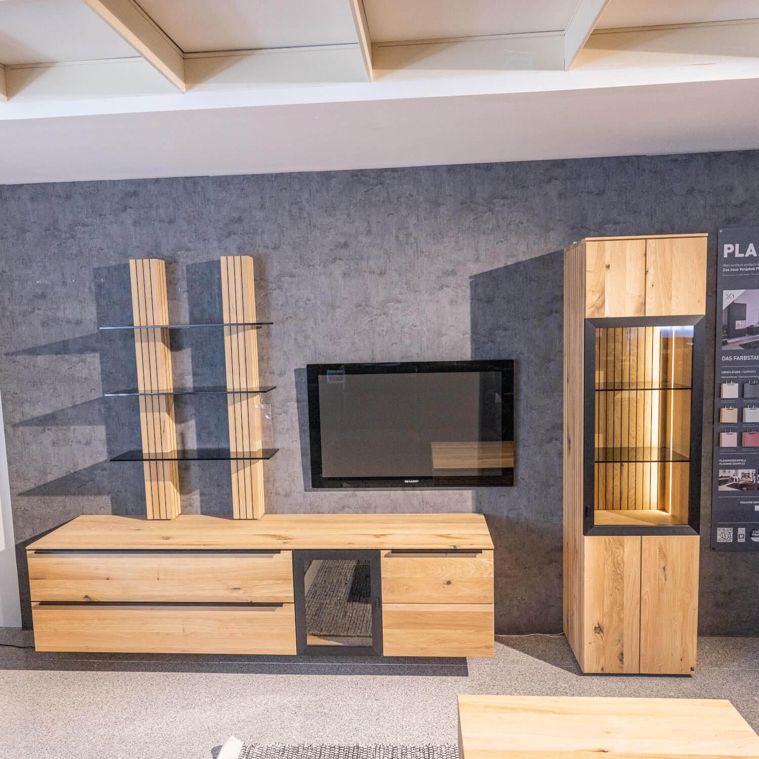 WK Wohnen - Wohnwand WK 490 Baristo Asteiche Bianco Rillenoptik Glas Anthrazit Inklusive LED Beleuchtung - 19