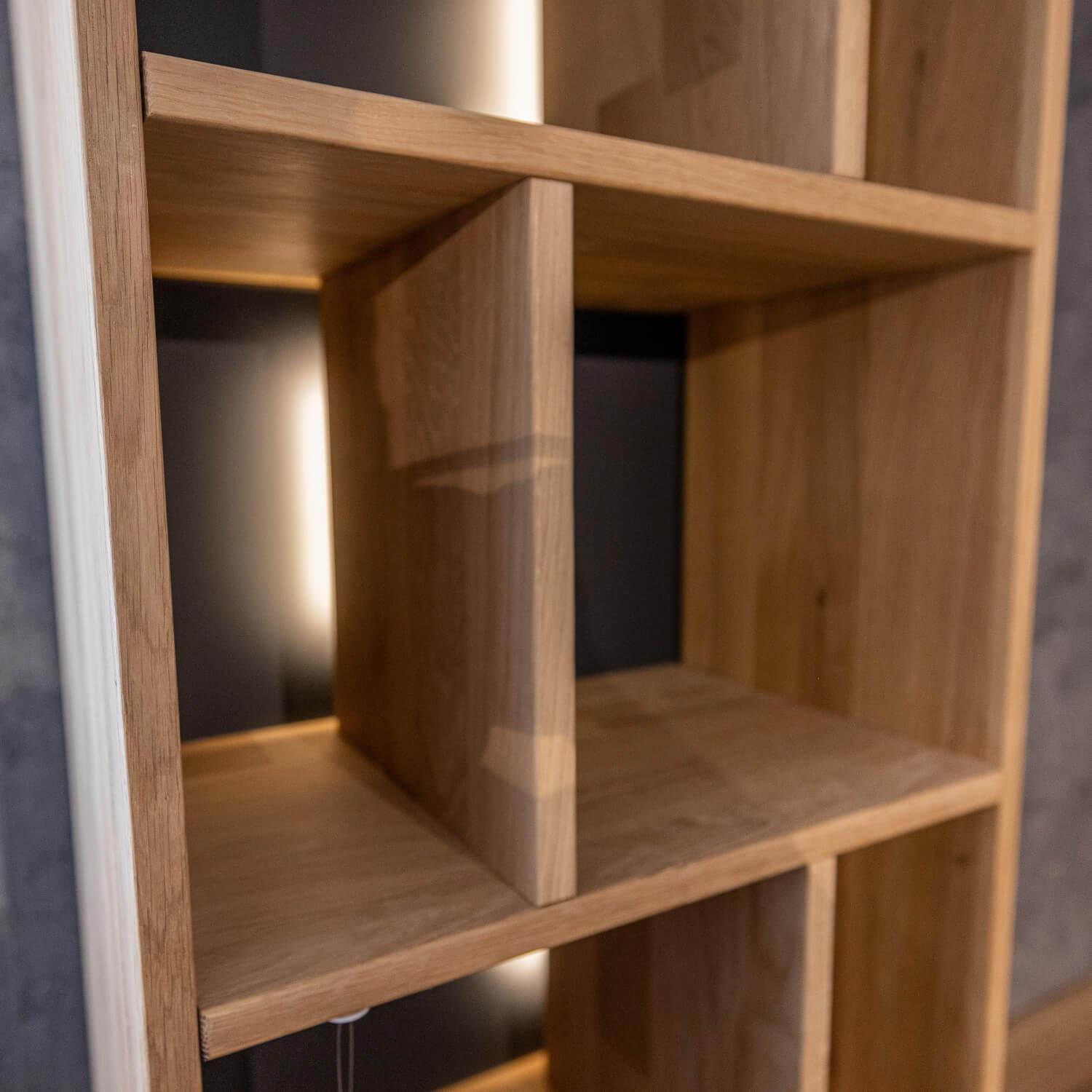 WK Wohnen - Homeoffice Regal WK 490 Baristo Asteiche Bianco Glas Anthrazit Mit Fächern Und Schubladen Inklusive LED Beleuchtung - 11