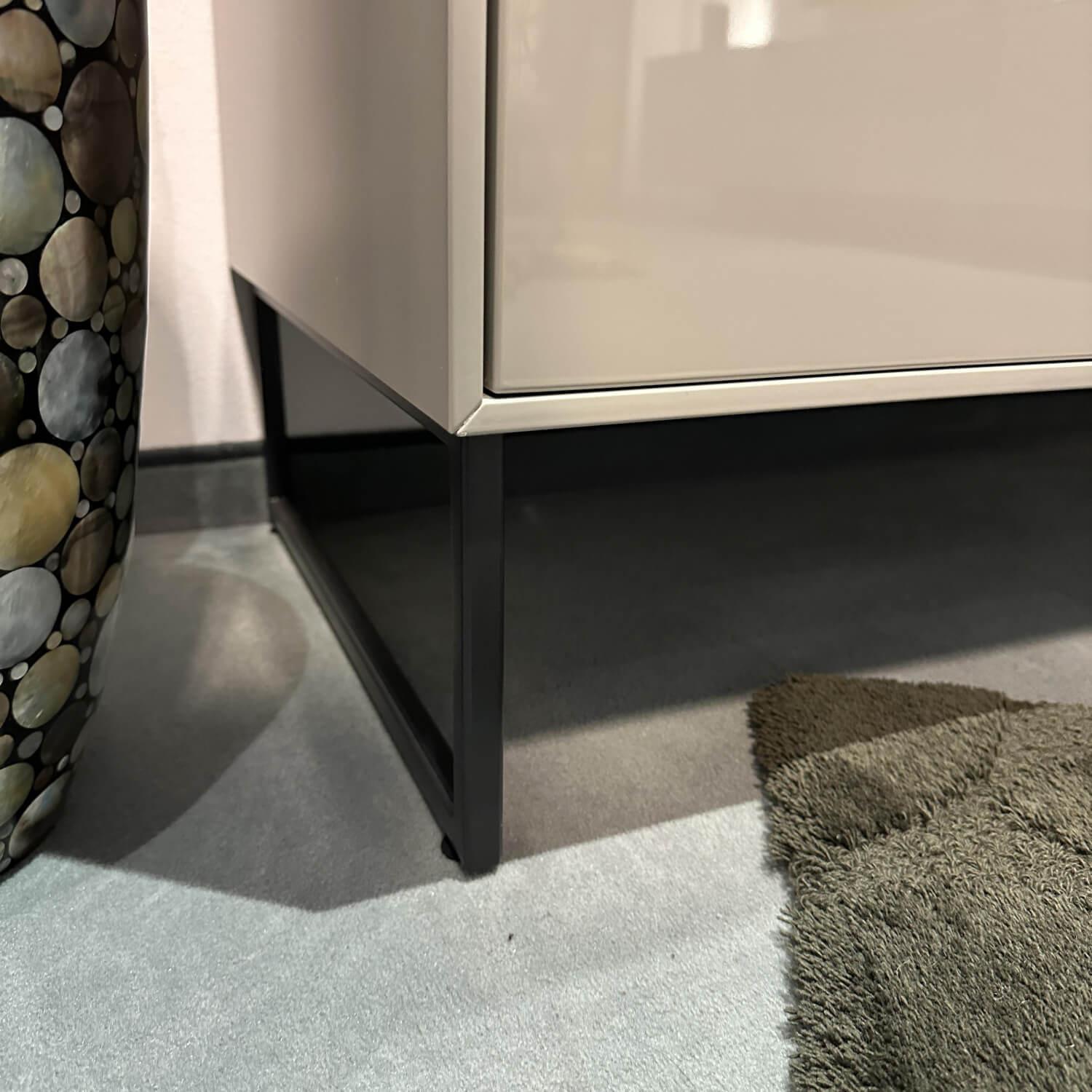 WK Wohnen - Highboard WK 419 Intono Lack Muschelgrau Rahmengestell Schwarz Pulverbeschichtet - 10