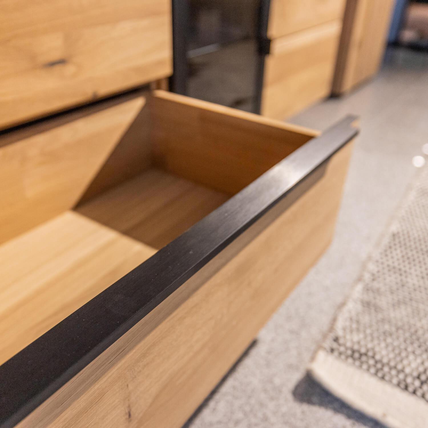 WK Wohnen - Wohnwand WK 490 Baristo Asteiche Bianco Rillenoptik Glas Anthrazit Inklusive LED Beleuchtung - 17