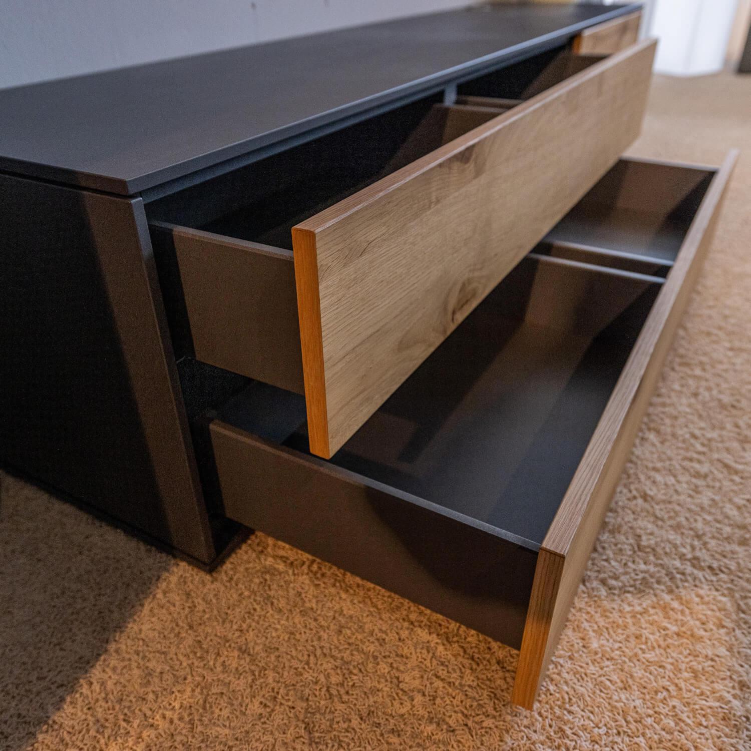 WK Wohnen - Wohnwand Wk 440 Lavato Und Vitrine 440 Balkeneiche Lack Schiefergrau Grau Matt Inklusive Beleuchtung - 3