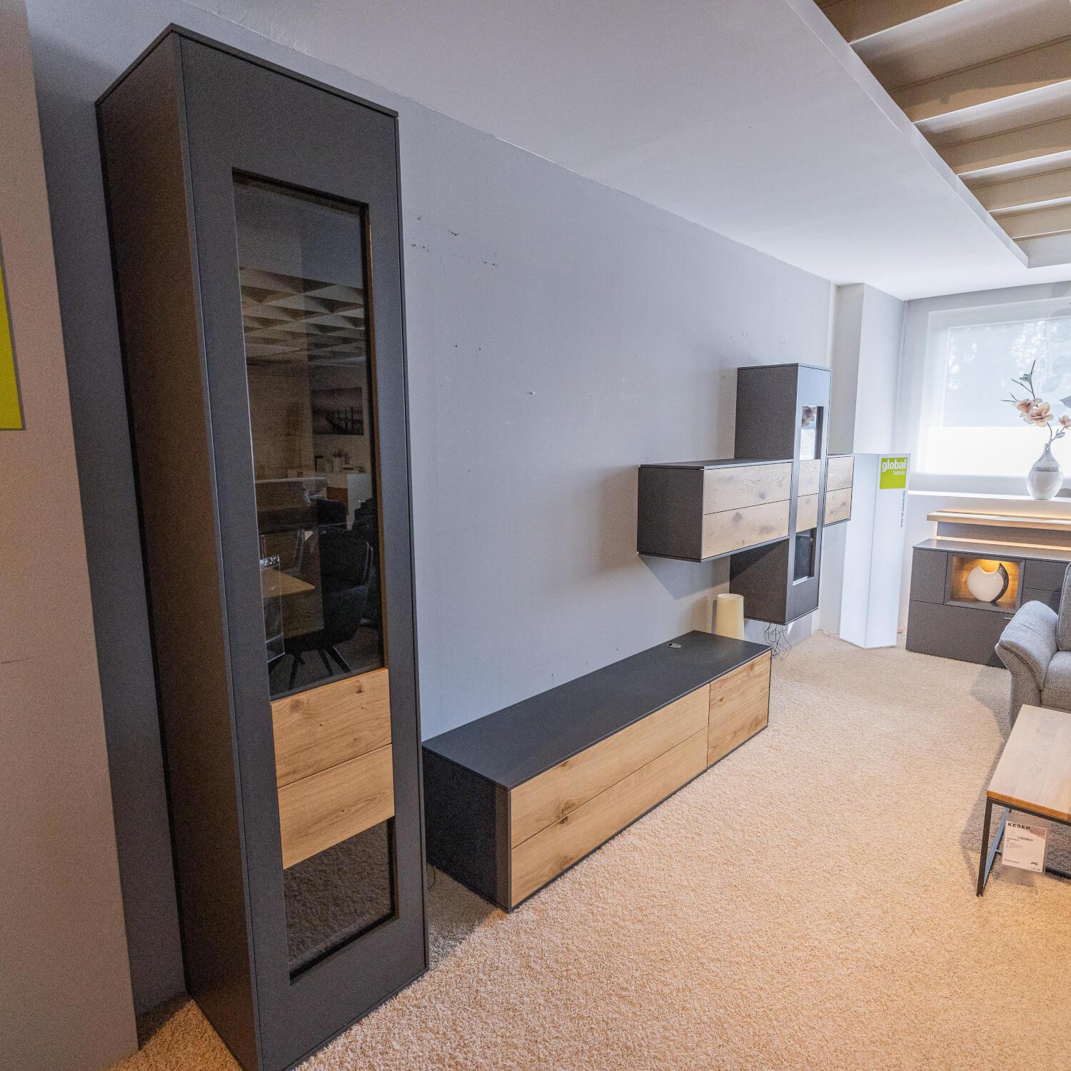 WK Wohnen - Wohnwand Wk 440 Lavato Und Vitrine 440 Balkeneiche Lack Schiefergrau Grau Matt Inklusive Beleuchtung - 7