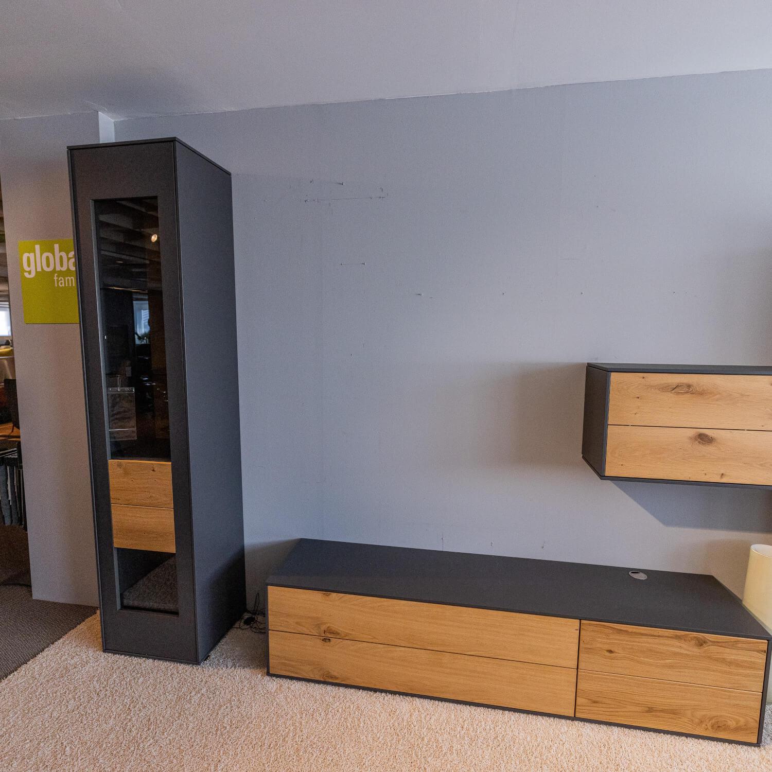 WK Wohnen - Wohnwand Wk 440 Lavato Und Vitrine 440 Balkeneiche Lack Schiefergrau Grau Matt Inklusive Beleuchtung - 4