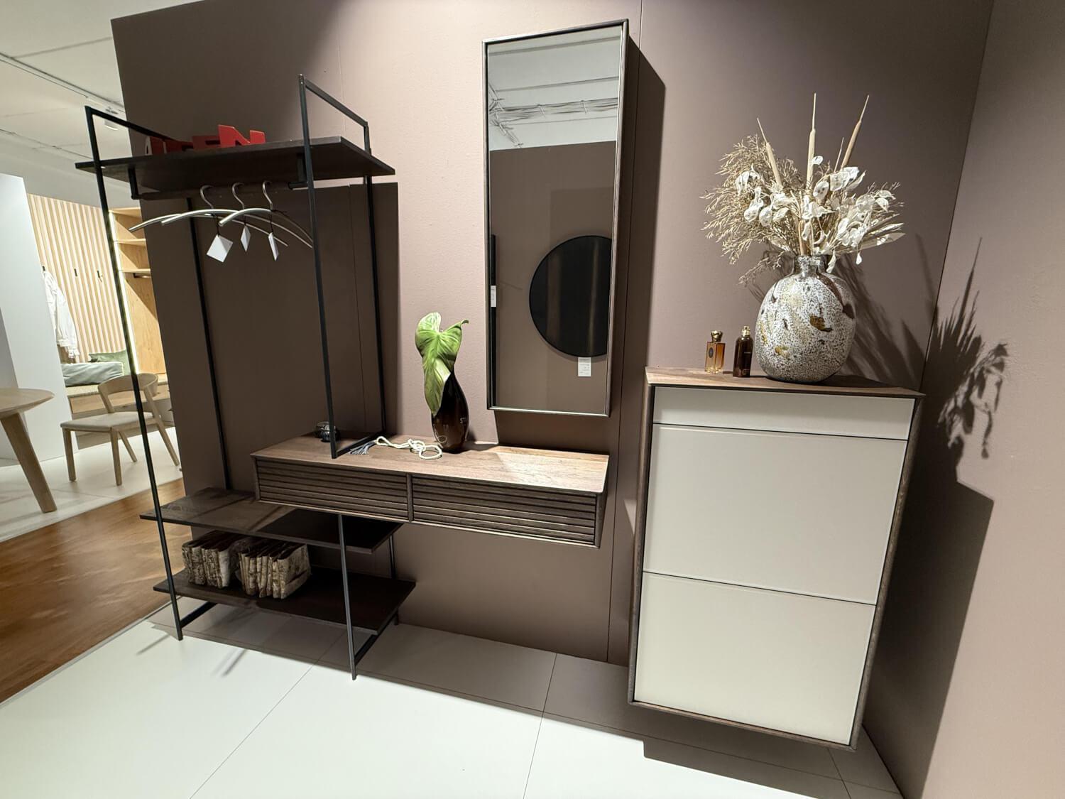 Anrei - Garderobe Lina Asteiche Gebürstet Tabak Geölt Gestell Metall Schwarz Mit Sichtböden - 4