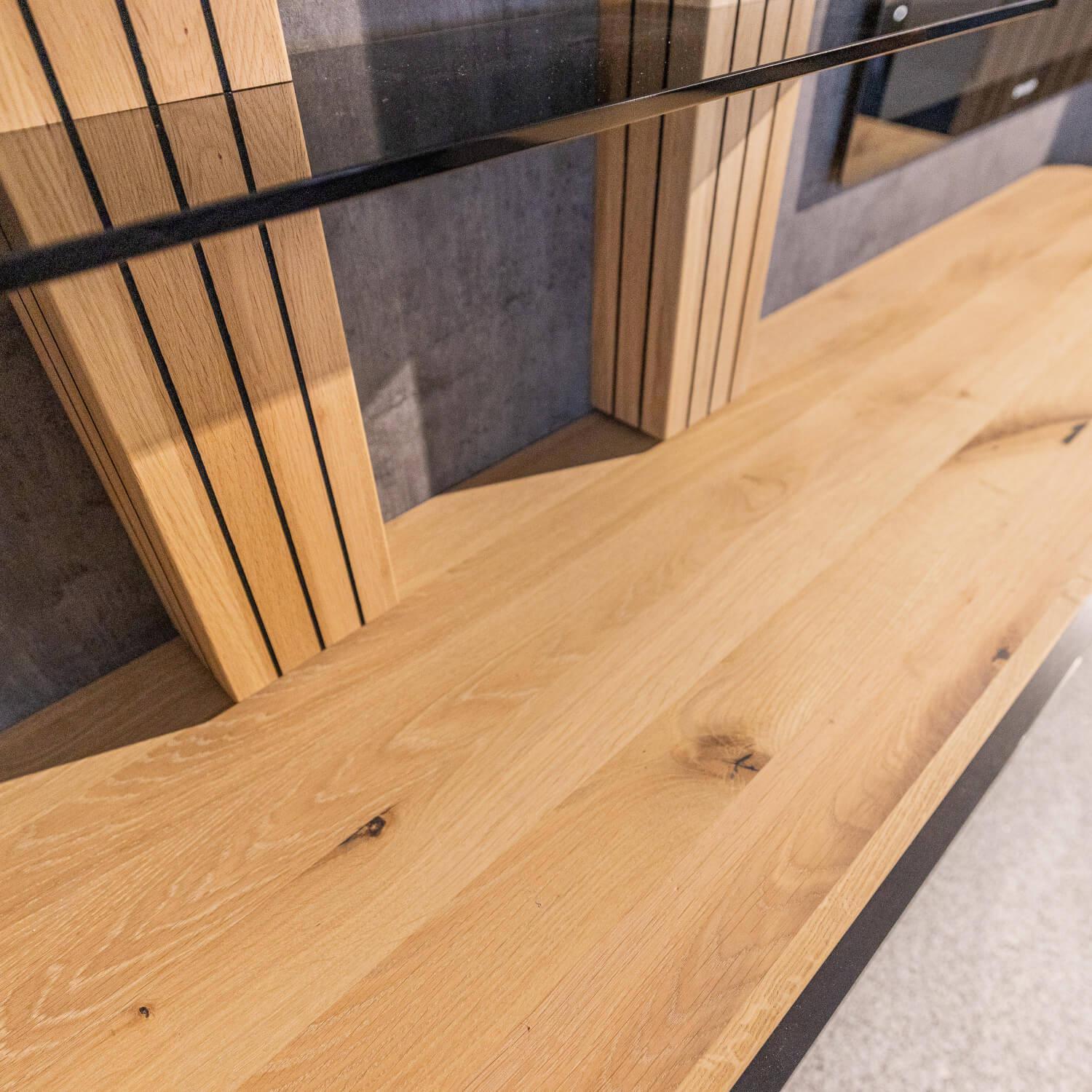 WK Wohnen - Wohnwand WK 490 Baristo Asteiche Bianco Rillenoptik Glas Anthrazit Inklusive LED Beleuchtung - 5