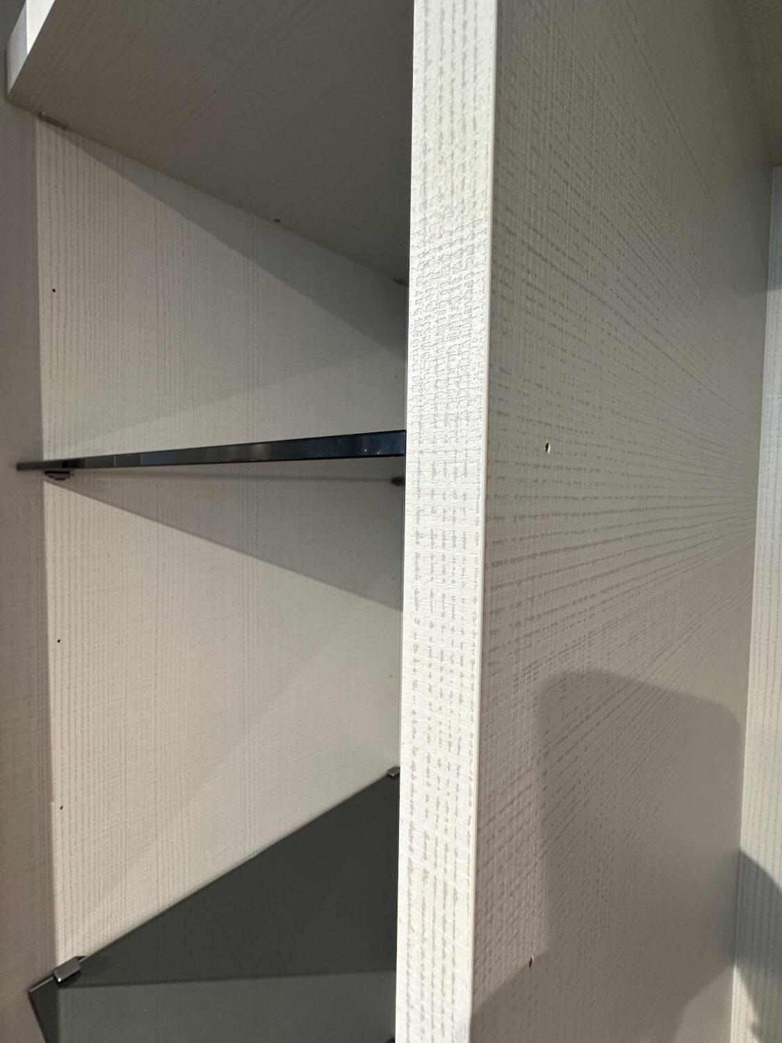 Contur - Schiebetürenschrank Athena Logica Lack 127 Hot Grau Griff Lack Absetzungen Melamin Holz MT RT Thermoeiche Innen Stoffoptik Perlmutt - 6