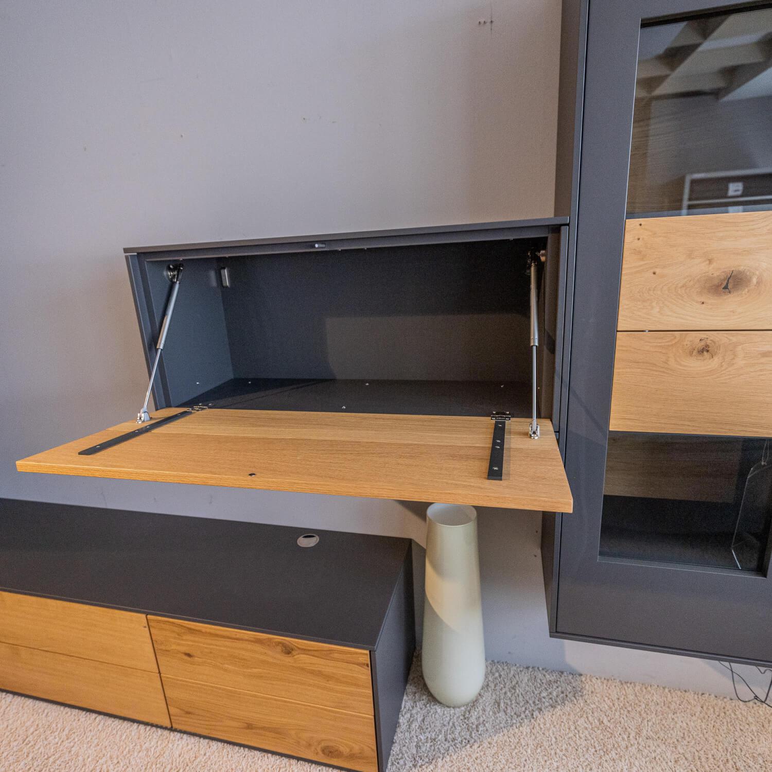 WK Wohnen - Wohnwand Wk 440 Lavato Und Vitrine 440 Balkeneiche Lack Schiefergrau Grau Matt Inklusive Beleuchtung - 15