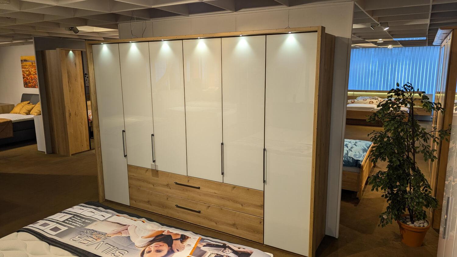 Wiemann - Kleiderschrank Metz Front Glas Weiß Korpus Eiche Bianco NB Griffe Schiefer - 2