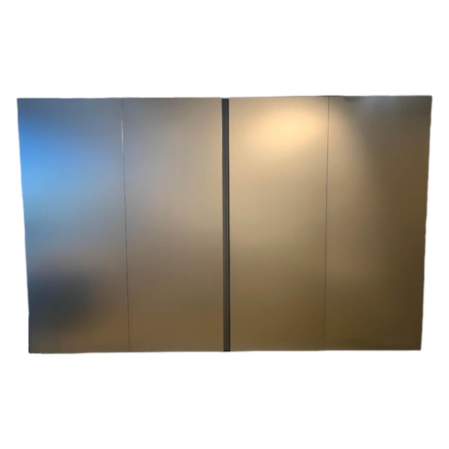 Kettnaker - Schiebetürenschrank Flat Front Alu Bronzehell Inne Eiche Anthrazit Matt Mit Beleuchtung Griffe Lack Matt Graphit Inklusive Inneneinteilung Ohne Deko - 1