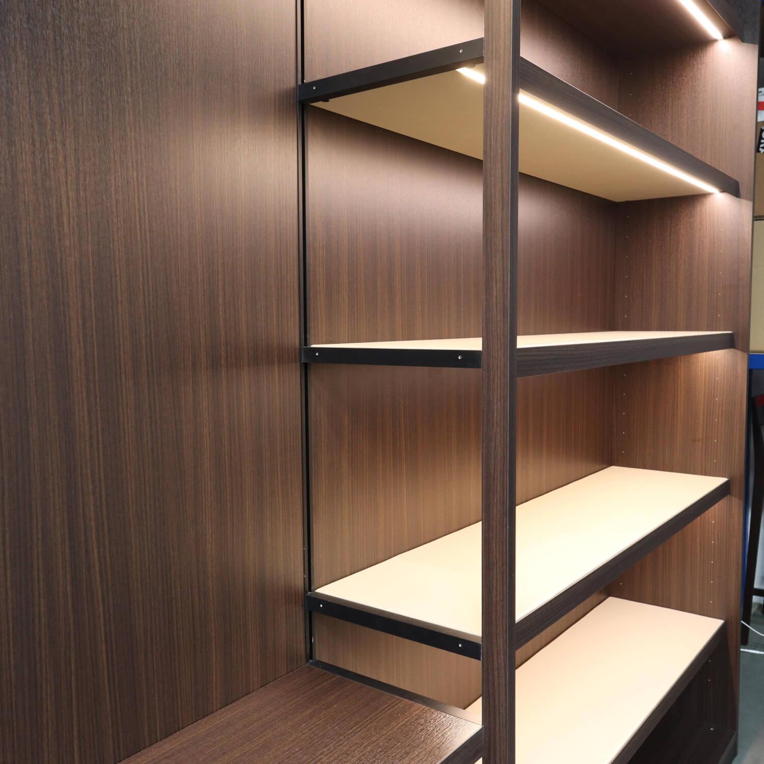 Porro - Schrankwand Struktur Eukalyptusfarben Fachböden Bezug Ecoleder Mit Beleuchtung - 4