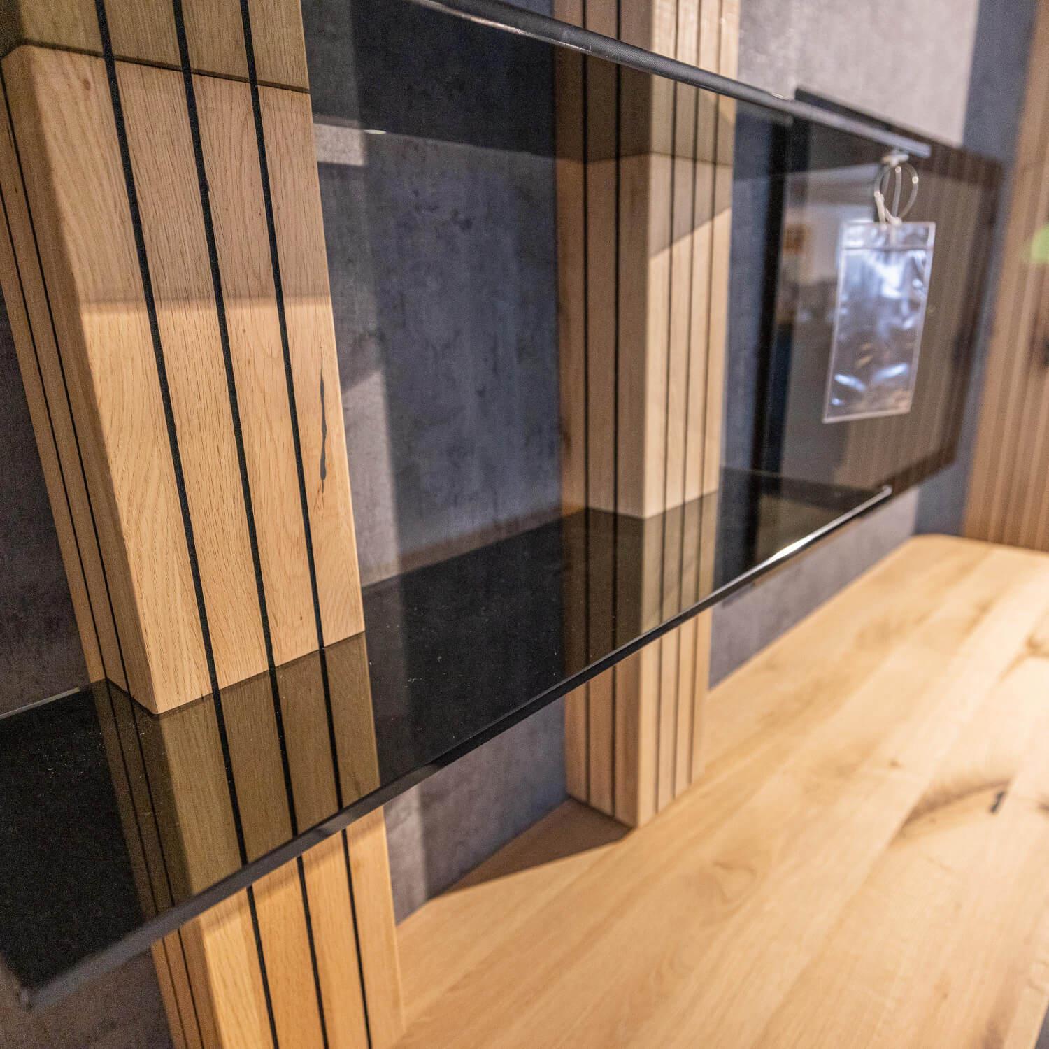 WK Wohnen - Wohnwand WK 490 Baristo Asteiche Bianco Rillenoptik Glas Anthrazit Inklusive LED Beleuchtung - 11