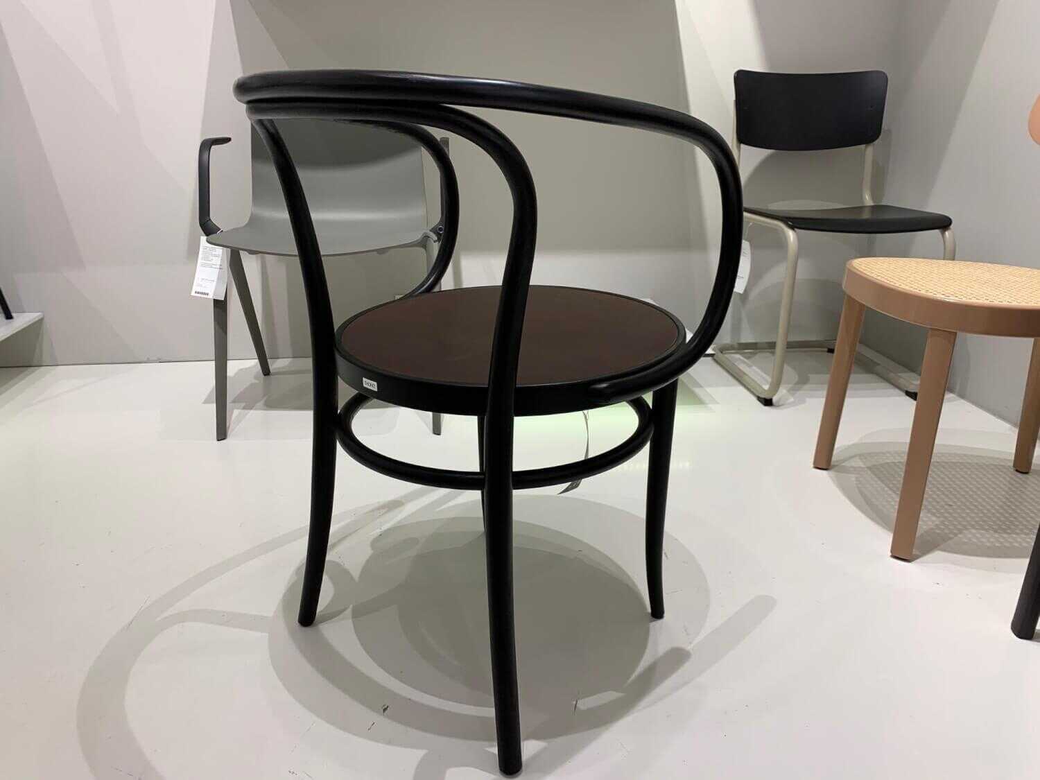 Thonet - Bugholzarmlehnstuhl 209 ML Esche Schwarz Leder Braun - 4