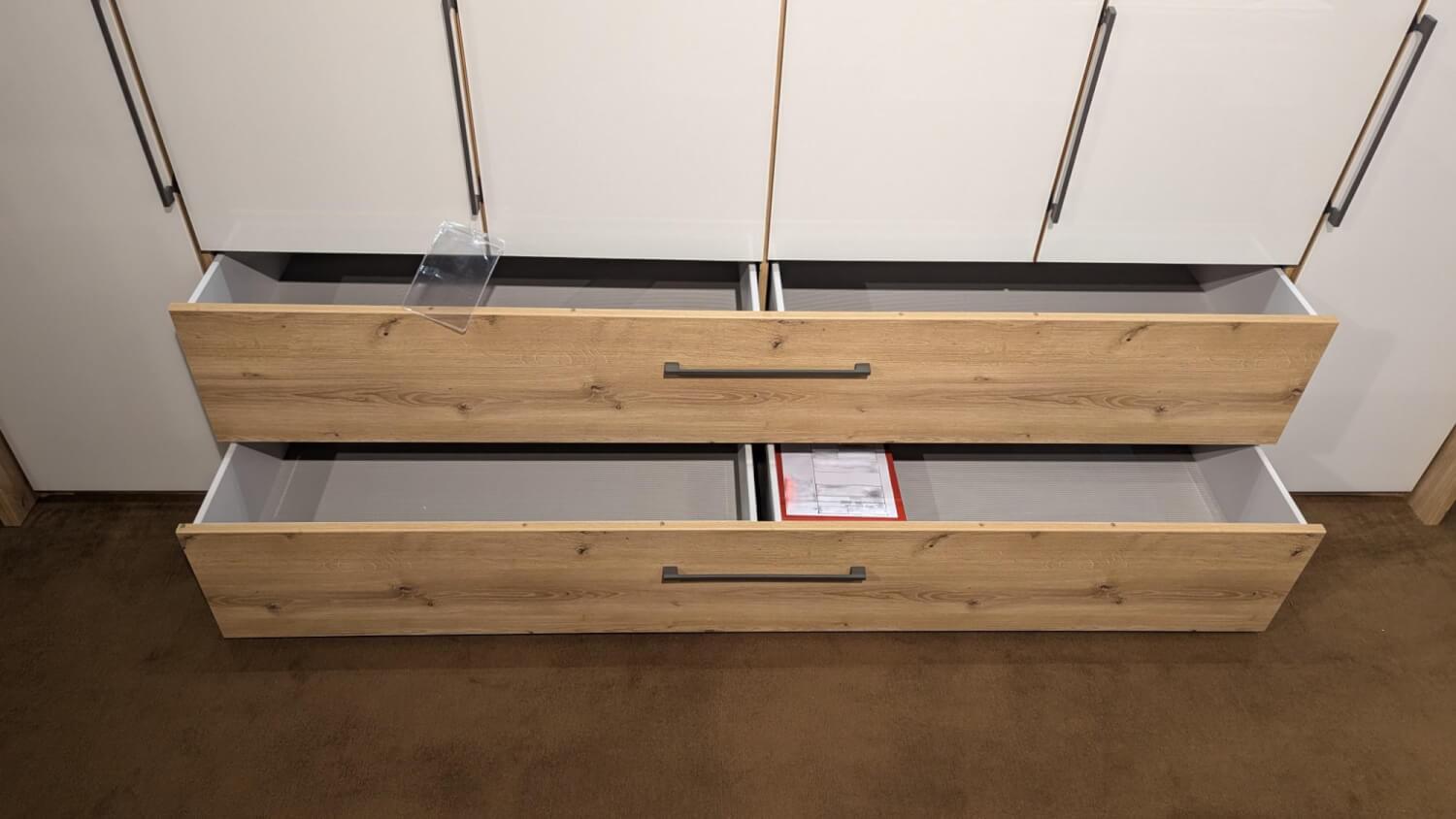 Wiemann - Kleiderschrank Metz Front Glas Weiß Korpus Eiche Bianco NB Griffe Schiefer - 6