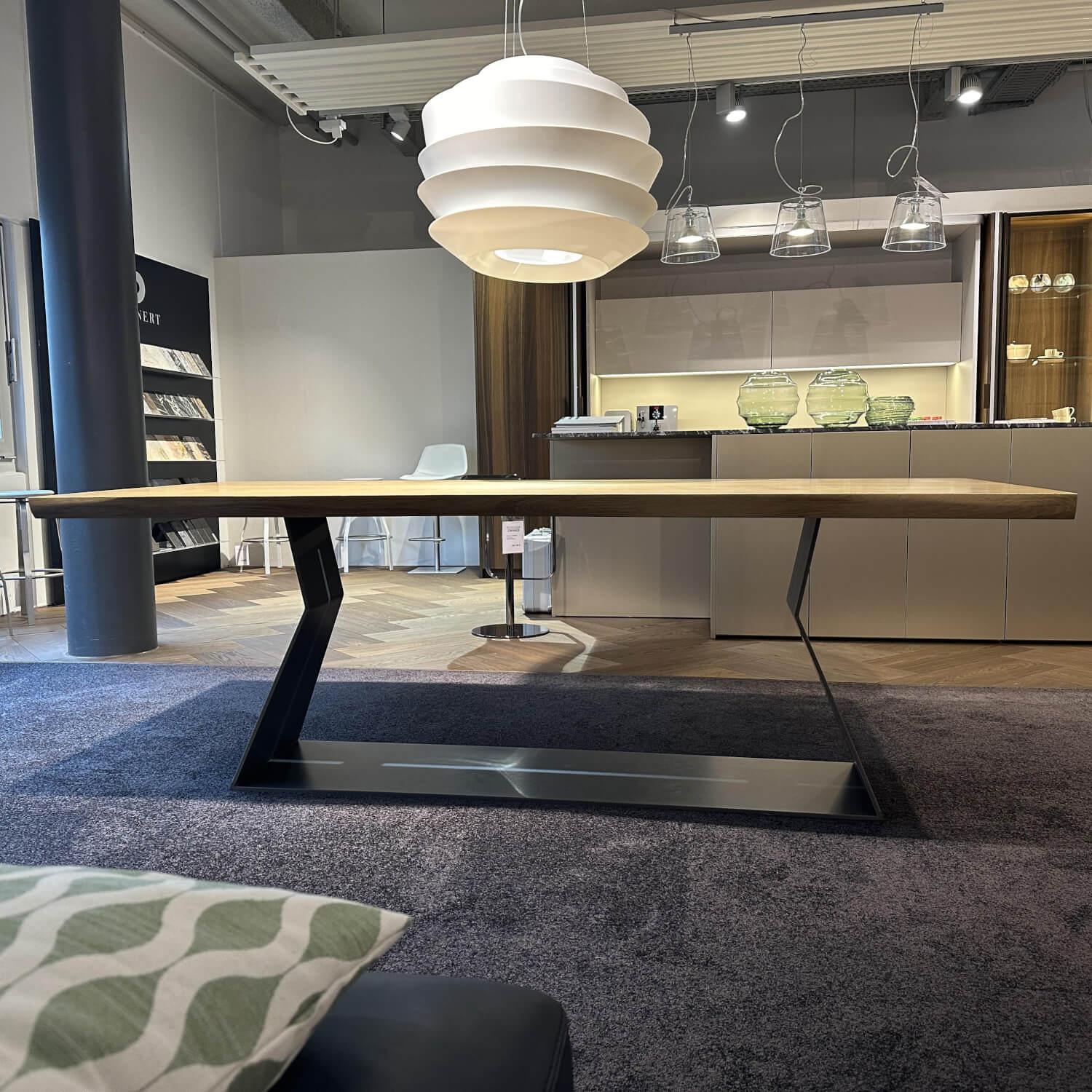 Riva1920 - Esstisch Bedrock Massivholz Eiche Geölt Gestell Eisen Lackiert Schwarz - 6