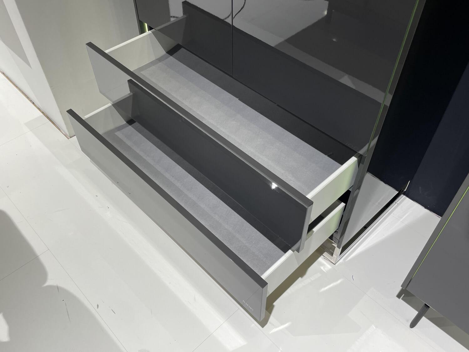 JOOP! - Highboard Gloss Cubic 72182 Front Und Korpus Schiefergrau Grau Hochglanz Kufe Chrome Mit Beleuchtung - 5