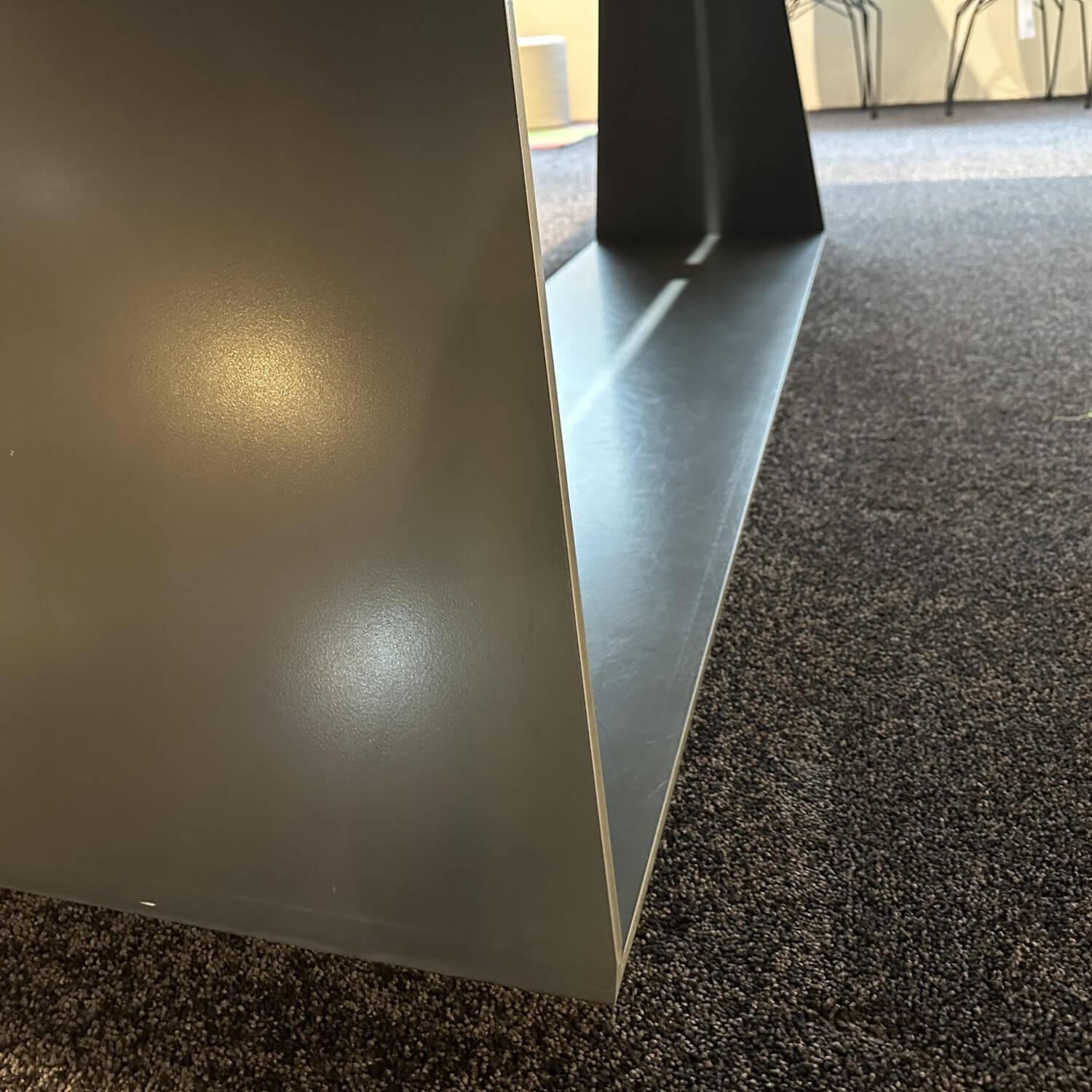 Riva1920 - Esstisch Bedrock Massivholz Eiche Geölt Gestell Eisen Lackiert Schwarz - 2