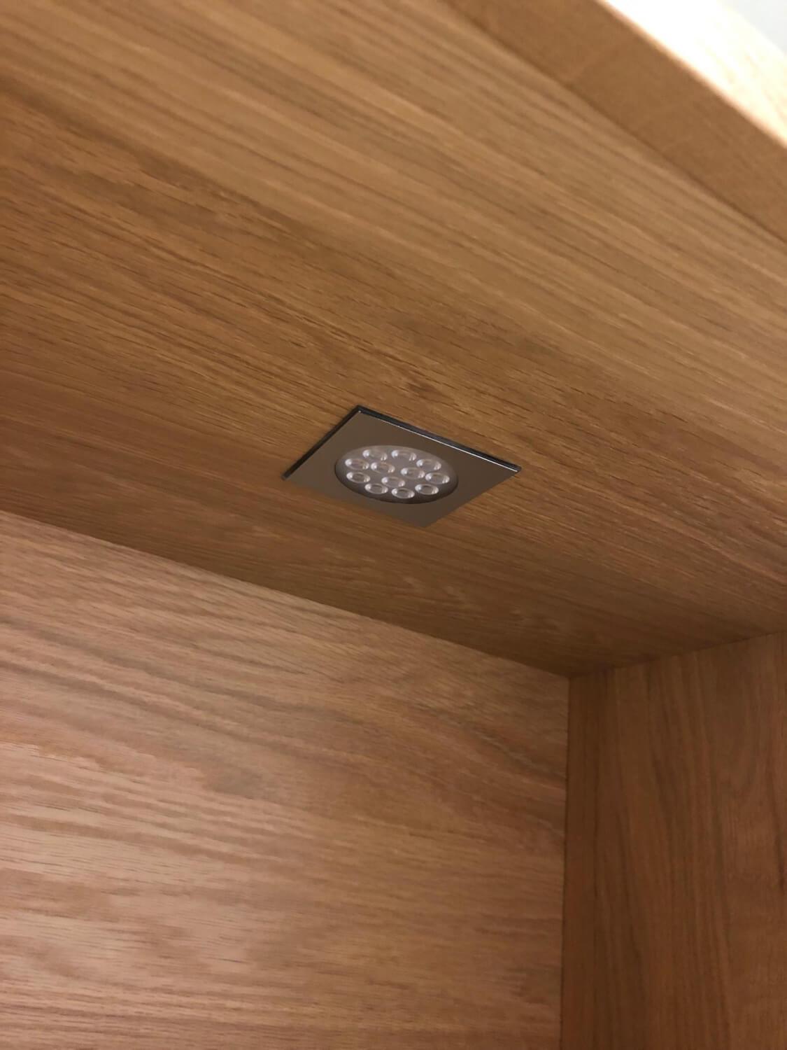 Venjakob - Vitrine Andimano Lack Weiß Matt Fächer Wildeiche Hell Geölt Mit Beleuchtung - 4