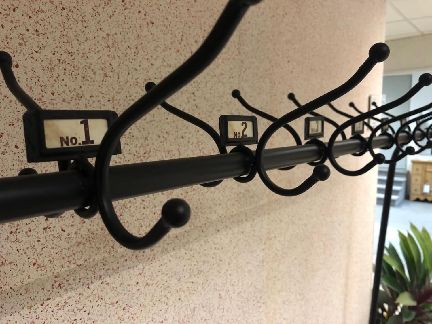 Kare Design - Garderobe Modell 80796 Gym Bench Kunstleder Bordeaux Rot Rahmen Stahl Lackiert Schwarz - 2