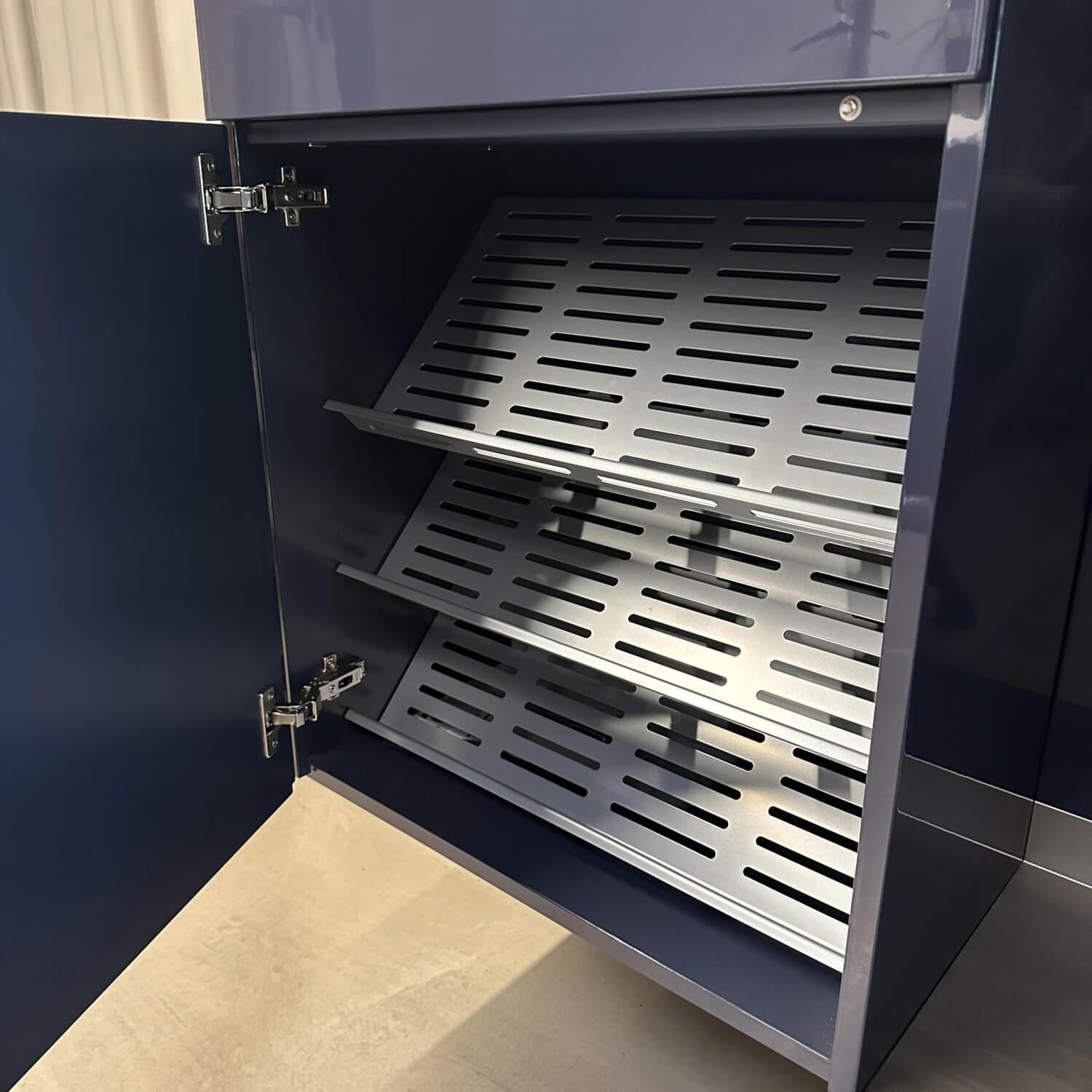 Schönbuch - Garderobe S7 Lack Hochglanz Nachtblau 165 Blau Metalloberfläche Bronze Eloxiert 99 Inklusive Kleiderbügel - 2