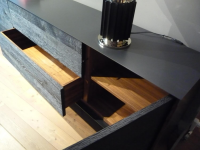 kommoden-sideboards-riva1920-kommode-rialto-fly-eiche-vulcano-korpus-innen-nussbaum-geoelt-181-42-3